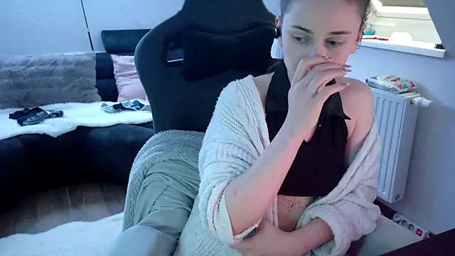 Snapshot of Melly4You chatting on 05.19.26 Melly4You online show from 05.19.26