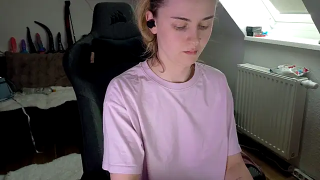 Snapshot of Melly4You chatting on 05.21.26 Melly4You online show from 05.21.26