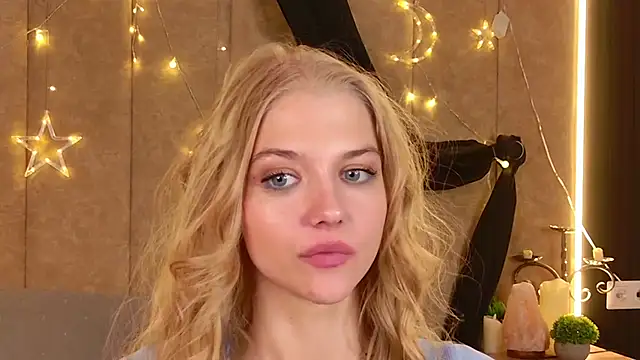 4example Chloe online show from 04.23.26