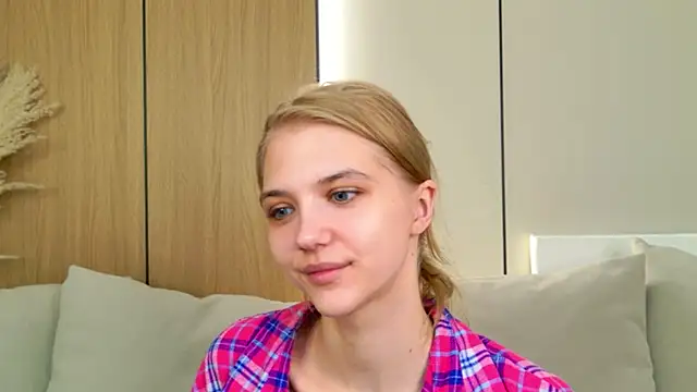 4example Chloe online show from 05.06.26