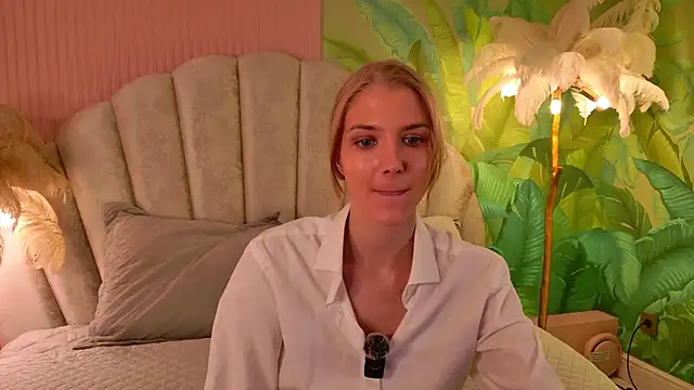 4example Chloe online show from 06.15.26