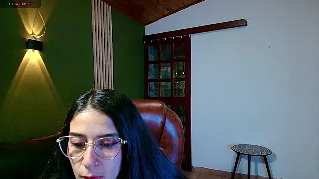 Snapshot of DanielaMonroe chatting on 11.14.25 DanielaMonroe online show from 11.14.25