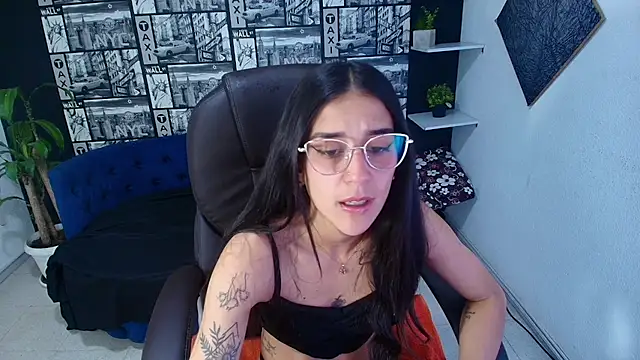 Snapshot of DanielaMonroe chatting on 12.15.25 DanielaMonroe online show from 12.15.25