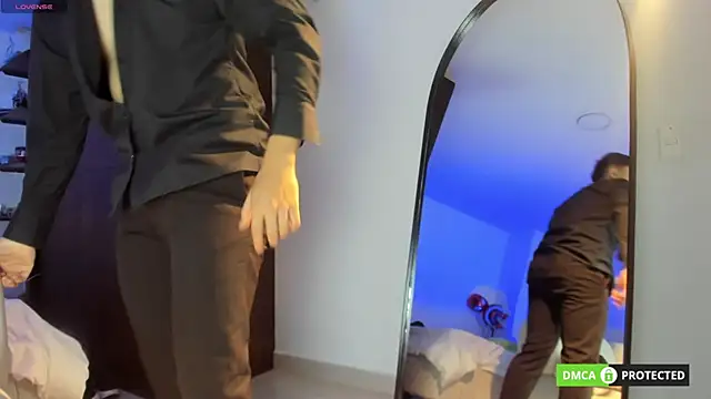 Snapshot of twinguys chatting on 12.17.25 twinguys online show from 12.17.25