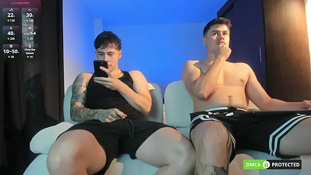 Snapshot of twinguys chatting on 01.09.26 twinguys online show from 01.09.26