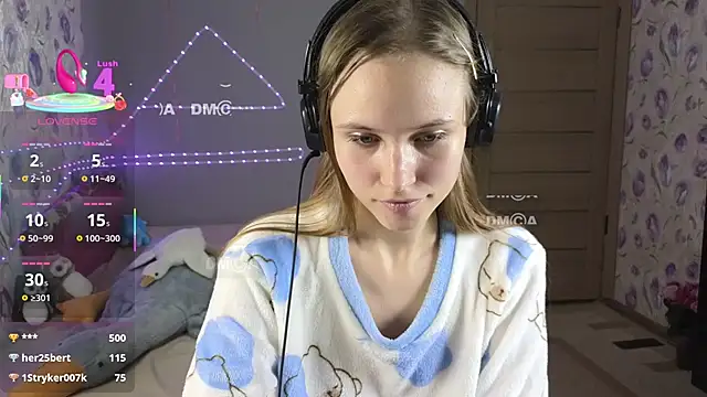 Snapshot of Armurra15 chatting on 09.17.25 Armurra15 online show from 09.17.25