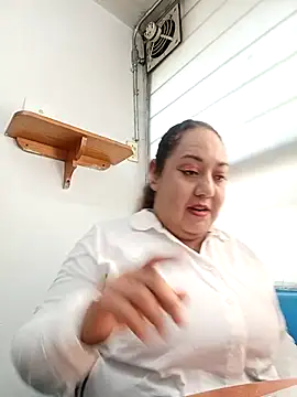 Snapshot of Caroomoom27 chatting on 12.18.25 Caroomoom27 online show from 12.18.25