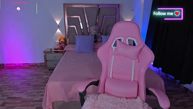 lunaarose online show from 03.10.26