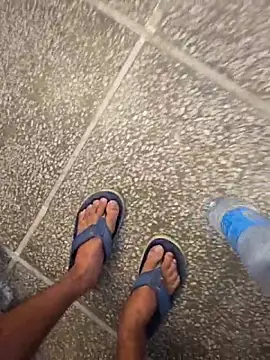 Snapshot of desir3dlund chatting on 11.30.25 desir3dlund online show from 11.30.25