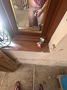 Snapshot of desir3dlund chatting on 02.13.26 desir3dlund online show from 02.13.26