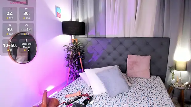 Snapshot of EmaaaBrown_ chatting on 11.30.25 EmaaaBrown online show from 11.30.25