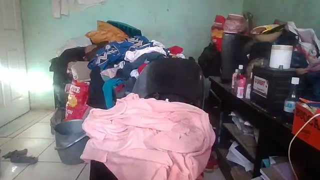 Snapshot of Nicky52 chatting on 11.19.25 Nicky52 online show from 11.19.25