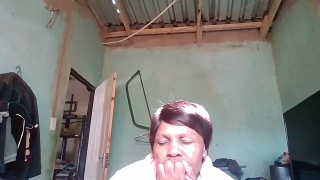 Snapshot of Nicky52 chatting on 12.23.25 Nicky52 online show from 12.23.25