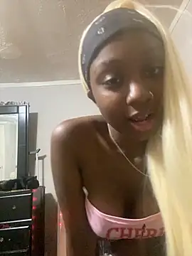 Snapshot of HennessyBaby21 chatting on 09.16.25 HennessyBaby21 online show from 09.16.25