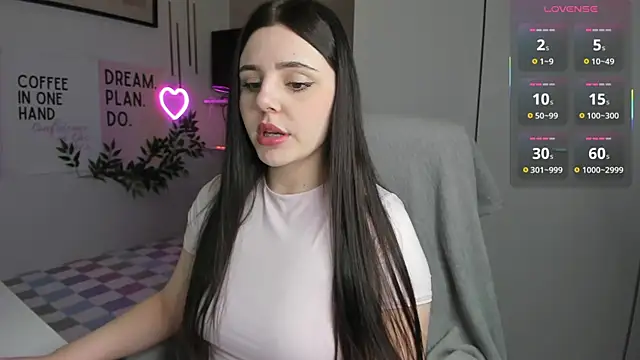 LiaWoow online show from 12.14.25