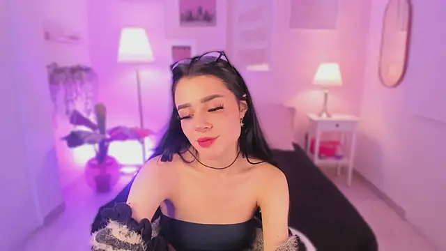 Snapshot of emma_soul1 chatting on 10.23.25 emma soul1 online show from 10.23.25