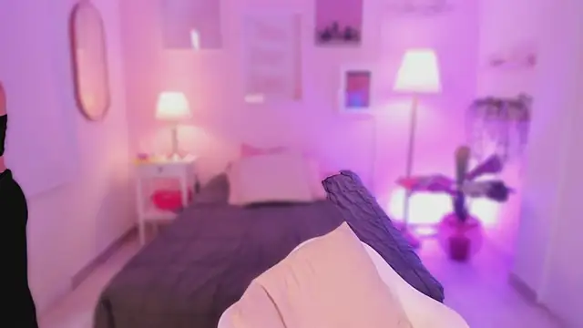 Snapshot of emma_soul1 chatting on 10.29.25 emma soul1 online show from 10.29.25