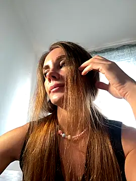 Snapshot of LucieMack chatting on 09.09.25 LucieMack online show from 09.09.25