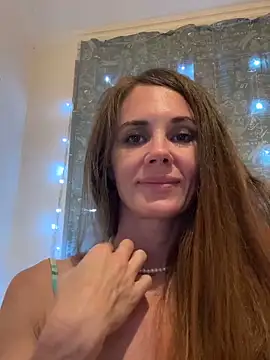 Snapshot of LucieMack chatting on 09.09.25 LucieMack online show from 09.09.25