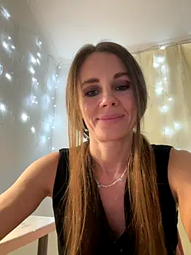 Snapshot of LucieMack chatting on 09.30.25 LucieMack online show from 09.30.25