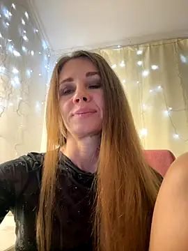 Snapshot of LucieMack chatting on 10.15.25 LucieMack online show from 10.15.25