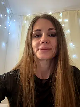 Snapshot of LucieMack chatting on 10.16.25 LucieMack online show from 10.16.25