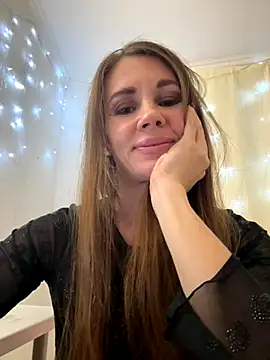 Snapshot of LucieMack chatting on 10.20.25 LucieMack online show from 10.20.25