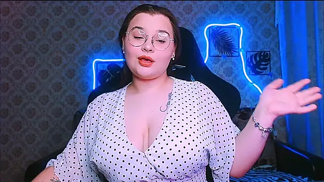 InLoveWithLife26 online show from 02.15.26