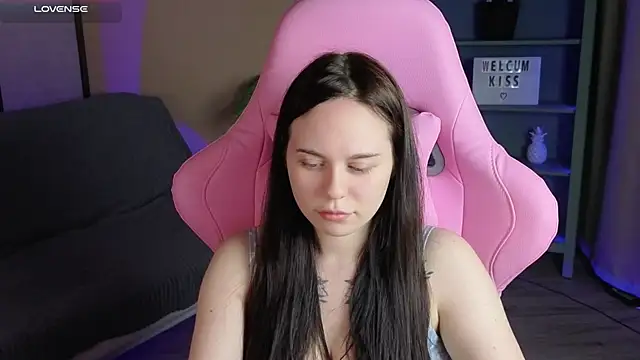 Snapshot of Alice_Moondark chatting on 10.08.25 Alice Moondark online show from 10.08.25