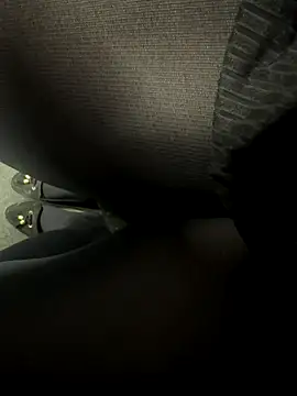 Snapshot of HiddenHoneyLDN chatting on 09.09.25 HiddenHoneyLDN online show from 09.09.25