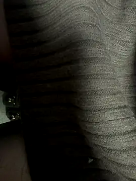 Snapshot of HiddenHoneyLDN chatting on 09.18.25 HiddenHoneyLDN online show from 09.18.25