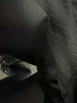 Snapshot of HiddenHoneyLDN chatting on 09.19.25 HiddenHoneyLDN online show from 09.19.25