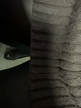 Snapshot of HiddenHoneyLDN chatting on 10.29.25 HiddenHoneyLDN online show from 10.29.25