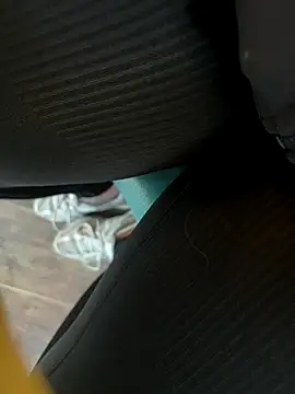 Snapshot of HiddenHoneyLDN chatting on 11.02.25 HiddenHoneyLDN online show from 11.02.25