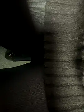 Snapshot of HiddenHoneyLDN chatting on 11.14.25 HiddenHoneyLDN online show from 11.14.25