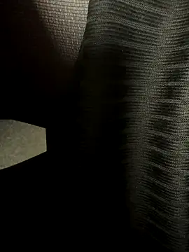 Snapshot of HiddenHoneyLDN chatting on 11.19.25 HiddenHoneyLDN online show from 11.19.25