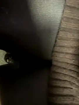 Snapshot of HiddenHoneyLDN chatting on 11.28.25 HiddenHoneyLDN online show from 11.28.25