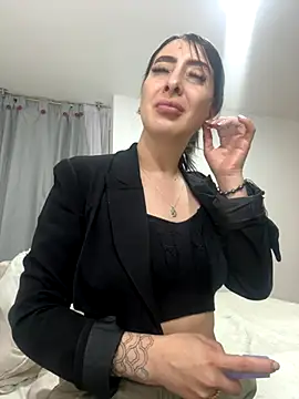 Savannah Monroe online show from 11.29.25