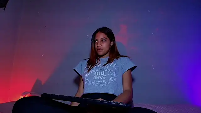 Snapshot of m_rosee chatting on 11.07.25 m rosee online show from 11.07.25