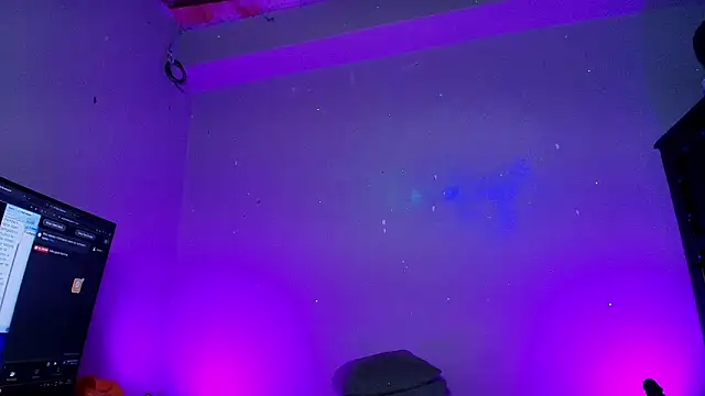 Snapshot of m_rosee chatting on 11.18.25 m rosee online show from 11.18.25