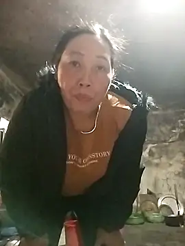 Snapshot of Lai005 chatting on 12.23.25 Lai005 online show from 12.23.25