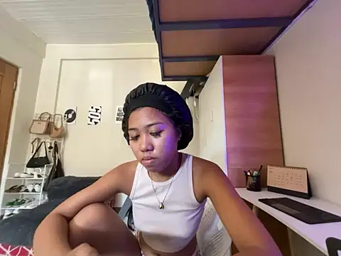 Snapshot of PinayLina18 chatting on 06.09.26 PinayLina18 online show from 06.09.26