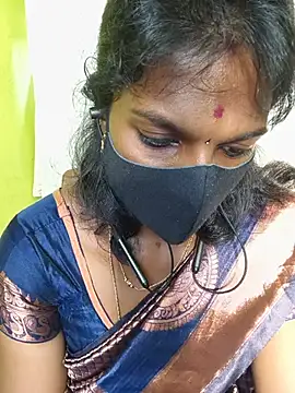 Snapshot of Honey_rosetamil chatting on 07.18.26 Honey rosetamil online show from 07.18.26