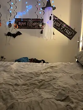 NaughtyLittleLouise online show from 10.27.25