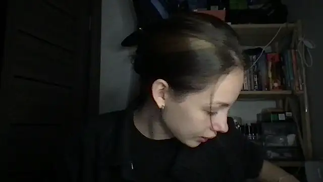 Yuna5343 online show from 10.30.25