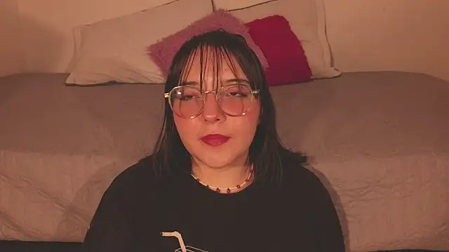 Snapshot of Gaby99_ chatting on 12.17.25 Gaby99 online show from 12.17.25