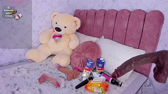 Snapshot of miathonson769 chatting on 09.24.25 miathonson769 online show from 09.24.25