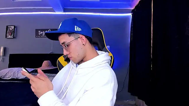 alexgiraldo   online show from 10.04.25