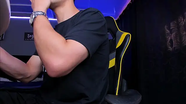 alexgiraldo   online show from 10.21.25