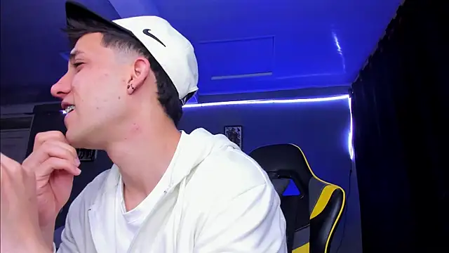 alexgiraldo   online show from 11.06.25